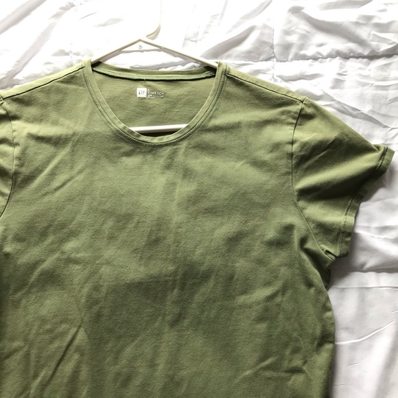 🌵Gap Olive Green Basic T-Shirt - Picture 2 of 3
